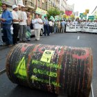 Un bidón de gasolina agrícola durante una manifestación de agricultores- ICAL