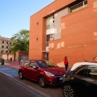l centro de salud Pilarica-Circular, con el viejo cuartel de Vadillos al fondo.