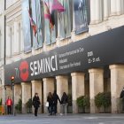 Fachada del teatro Calderón con el cartel de La SEMINCI