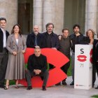 Equipo de la serie 'Matar a un oso' en la Foto del Día de la primera jornada de la 71 Seminci.
CULTURA 
SEMINCI