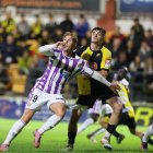 Arnu espera un balón aéreo ante el Portugalete la pasada temporada.