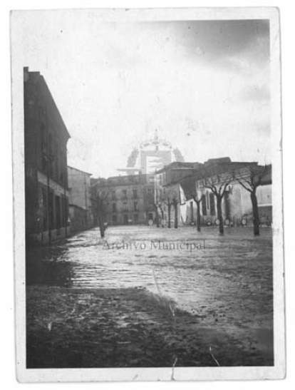 Vista de la calle Paraíso inundada en 1930