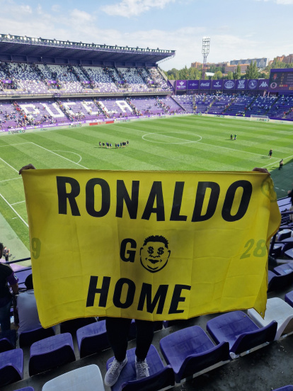 Una pancarta de 'Ronaldo, go home' en Zorrilla.