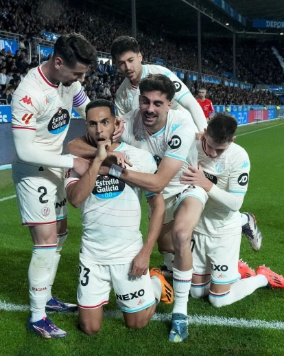 Anuar celebra su gol que supuso el 1-3 del Real Valladolid en Mendizorroza ante el Alavés.