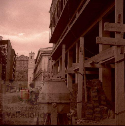Viviendas en construcción en la calle Felipe II en 1964