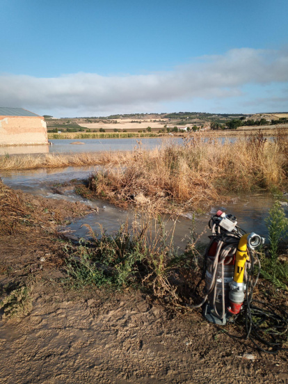 Rotura de una tubería en el canal de Riaza