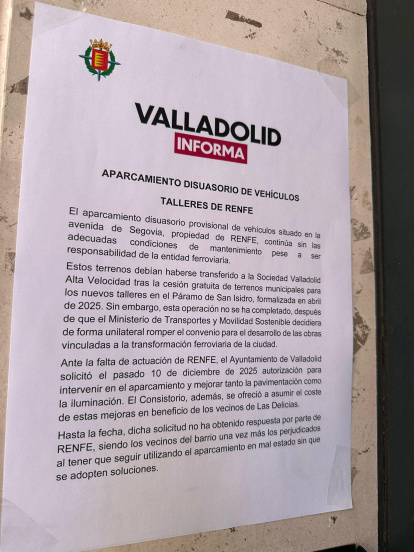 Cartel colocado en uno de los portales de la calle Granada de Valladolid.