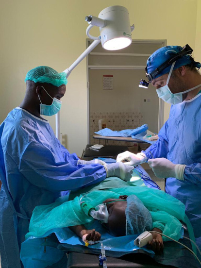 José María Pradillos Serna durante una de las operaciones en África