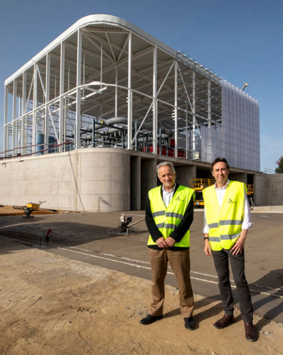 Teo López y Juan María Sánchez en la planta de Ávila.