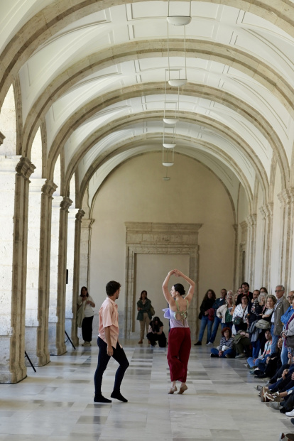Actuación de Taiat Dansa en el Museo Patio Herreriano con su obra 'Entrée a dos'.