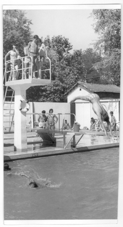 Trampolines de la desaparecida piscina Samoa ubicada junto a la playa del Pisuerga en 1970, 35 años después de su apertura
