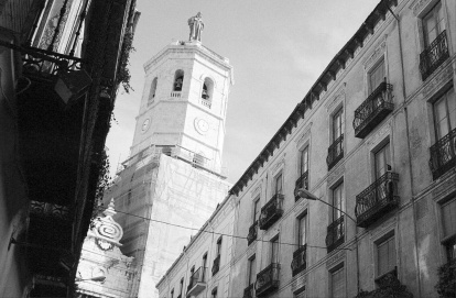 La torre de la catedral desde la calle Cascajares en 1998.