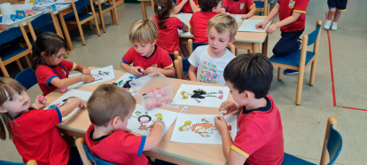 Realización de una de las actividades de Escritura Creativa del Internivel.