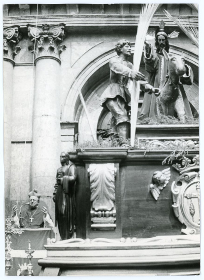 La Borriquilla saliendo de la Iglesia de la Vera Cruz en la Procesión de las Palmas del Domingo de Ramos, 30/03/1980.