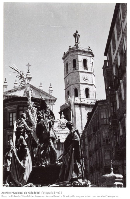 La borriquilla en procesión por la calle cascajares, alrededor de 1960.
