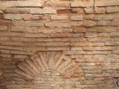 Detalle de un bodega subterránea de Villalón