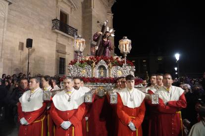 Un momento de la procesión de El Encuentro en Santa Cruz.
