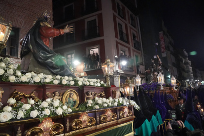 Un momento del Vía Crucis Procesional