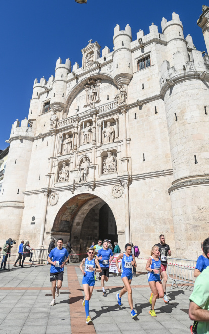 Carrera solidaria con motivo del día de Castilla y León celebrada en Burgos.