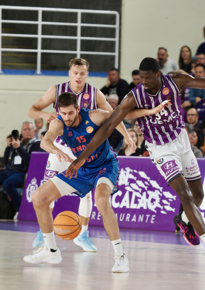 Imagen del UEMC Real Valladolid Baloncesto-Menorca, el partido que lleva al descenso.