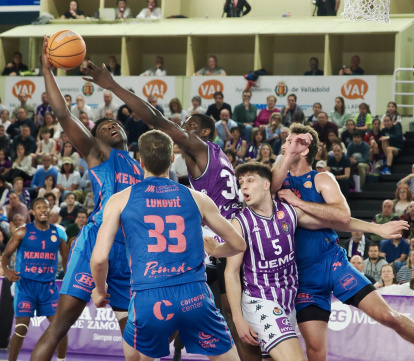 Imagen del UEMC Real Valladolid Baloncesto-Menorca, el partido que lleva al descenso.