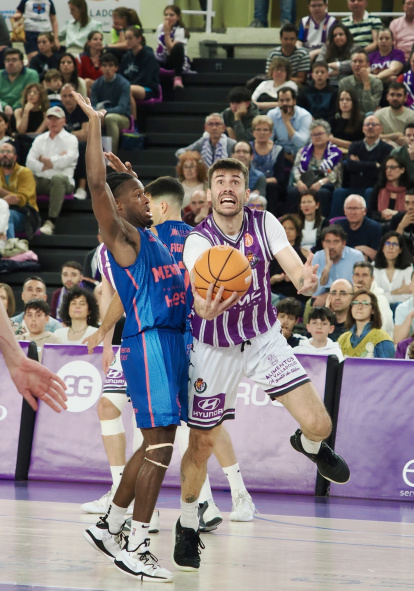 Imagen del UEMC Real Valladolid Baloncesto-Menorca, el partido que lleva al descenso.