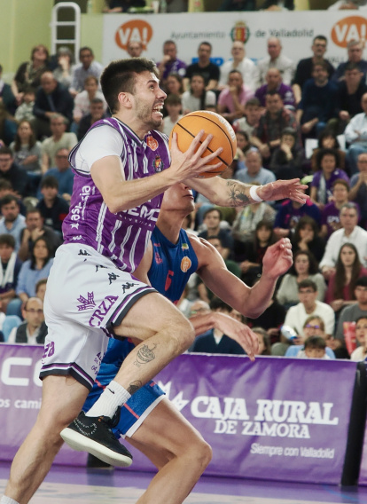 Imagen del UEMC Real Valladolid Baloncesto-Menorca, el partido que lleva al descenso.
