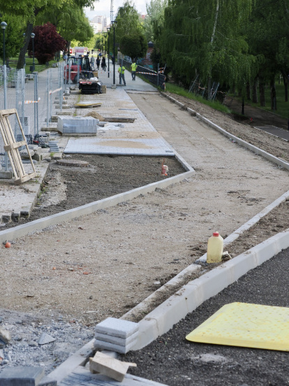 Obras del carril bici del paseo de Isabel la Católica en Valladolid.
