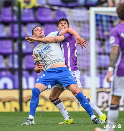 Un lance del partido entre el Real Valladolid y el Alavés que acabó 0-1.