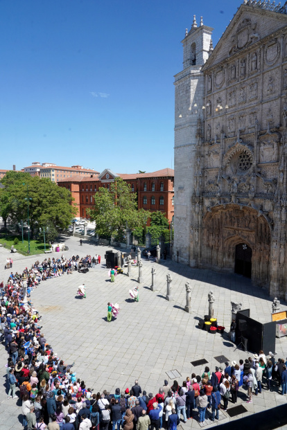 El público llena la plaza de San Pablo para disfrutar de una de las actuaciones del TAC.