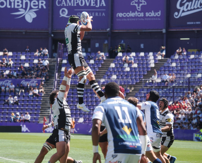 Una acción de la final de Copa entre VRAC y El Salvador en Zorrilla.