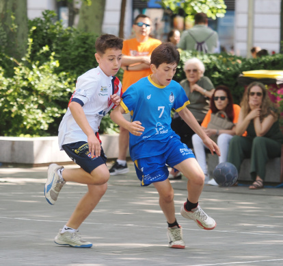 Día del Balonmano en la calle en la Acera de Recoletos.