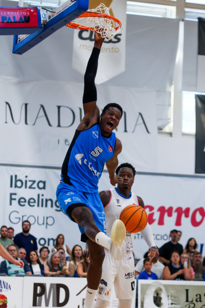 Samuel Taiwo, en una acción de la pasada campaña.