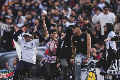 Aficionados de Colo Colo en el partido de Viña del Mar ante el Real Valladolid.