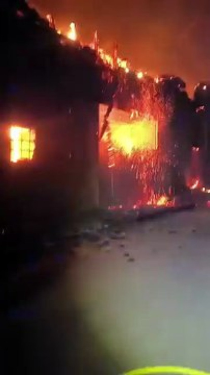 El incendio de Molezuelas arrasa el pueblo de Palacios de Jamuz, en León.