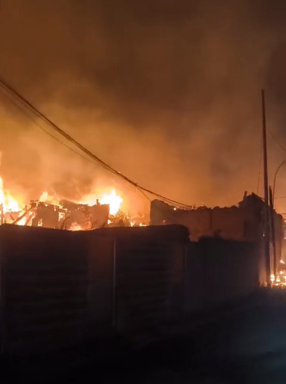 El incendio de Molezuelas arrasa el pueblo de Palacios de Jamuz, en León.