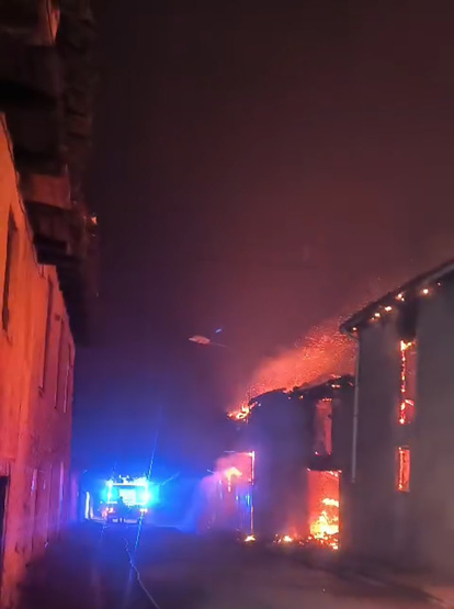 El incendio de Molezuelas arrasa el pueblo de Palacios de Jamuz, en León.