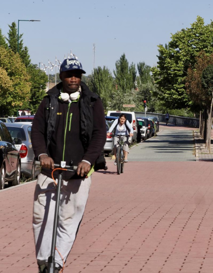 Estado actual de los carriles bici del paseo del Cauce y la calle Rábida.