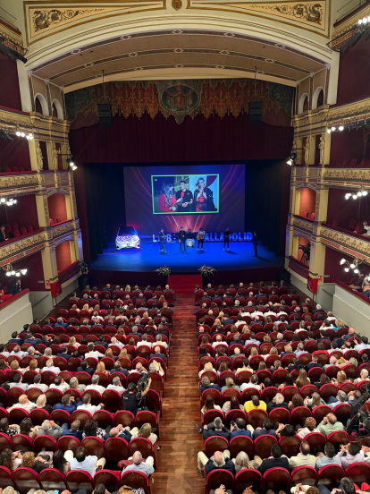 Un momento de la gala de La 8 Valladolid en el Teatro Calderón.