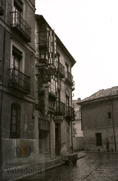 Negocios de otra época en la calle Arribas