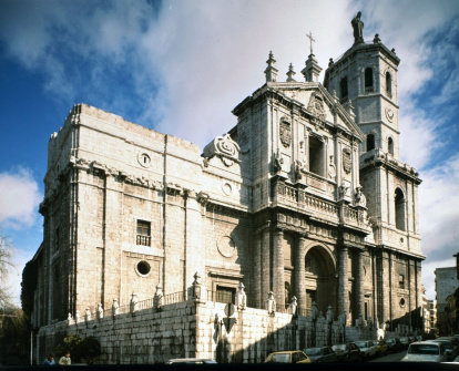 La Catedral de Valladolid y la calle Arribas en 1980