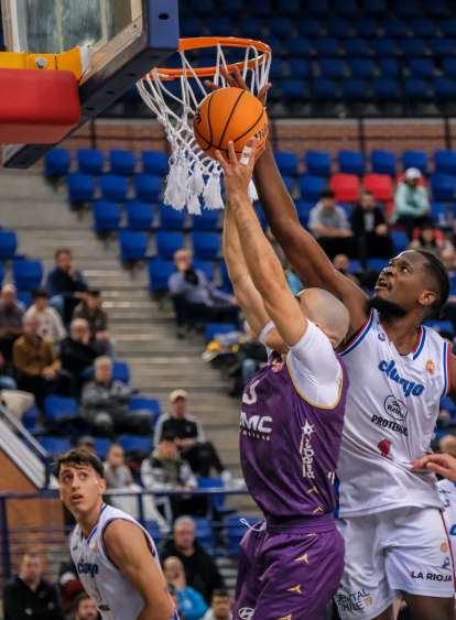 Una imagen del partido jugado en Logroño por el UEMC ante Clavijo.