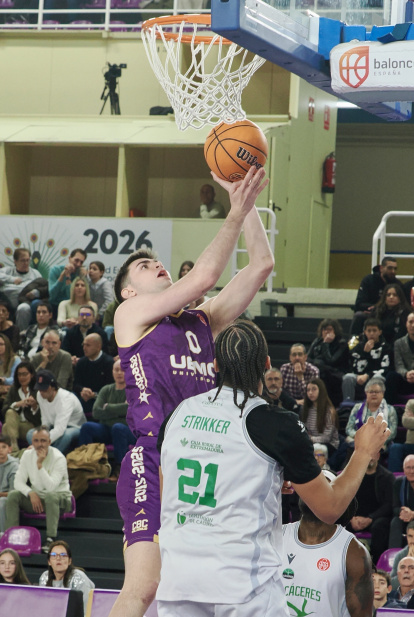 Imagen del UEMC Baloncesto Valladolid ante Cáceres Patrimonio de la Humanidad.