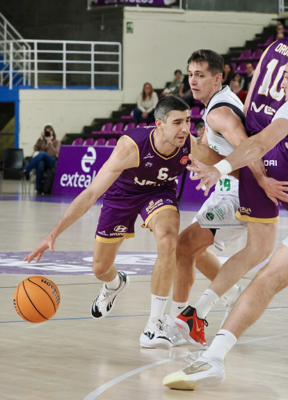 Imagen del UEMC Baloncesto Valladolid ante Cáceres Patrimonio de la Humanidad.