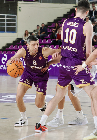 Imagen del UEMC Baloncesto Valladolid ante Cáceres Patrimonio de la Humanidad.