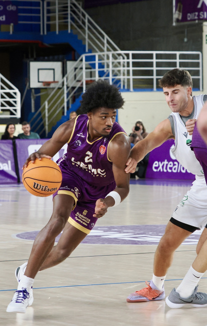 Imagen del UEMC Baloncesto Valladolid ante Cáceres Patrimonio de la Humanidad.