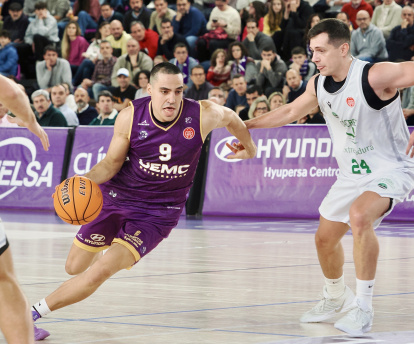 Imagen del UEMC Baloncesto Valladolid ante Cáceres Patrimonio de la Humanidad.