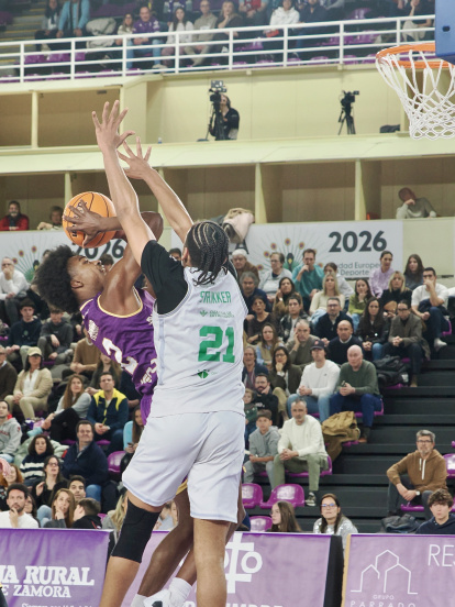 Imagen del UEMC Baloncesto Valladolid ante Cáceres Patrimonio de la Humanidad.