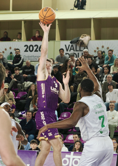 Imagen del UEMC Baloncesto Valladolid ante Cáceres Patrimonio de la Humanidad.