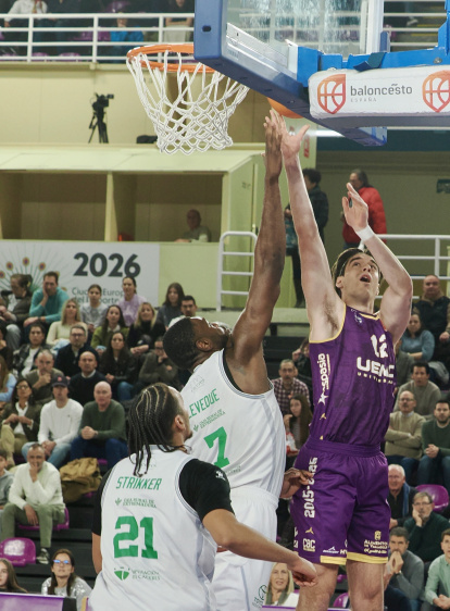 Imagen del UEMC Baloncesto Valladolid ante Cáceres Patrimonio de la Humanidad.